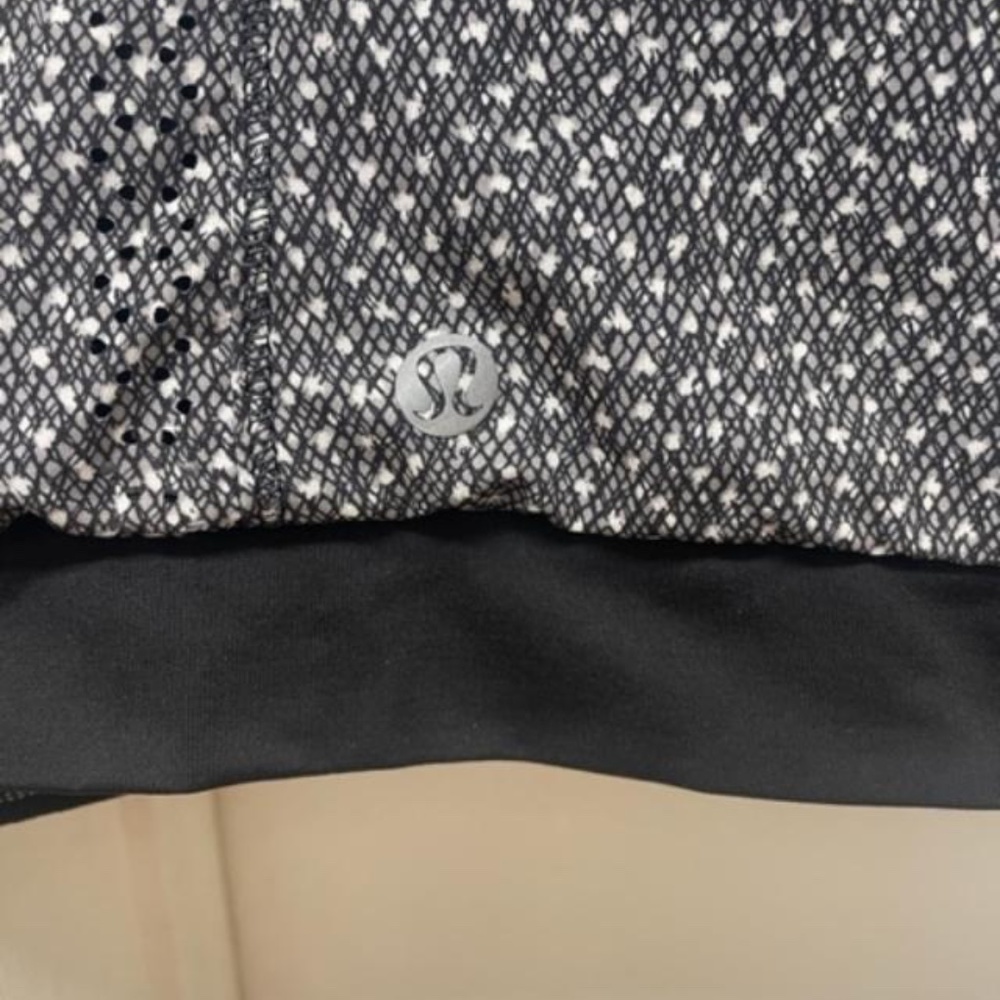 LULULEMON Hit It Jacket Frozen Fizz Black White EUC - Picture 14 of 14